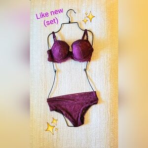 LIKE NEW - Victoria's Secret Bra
